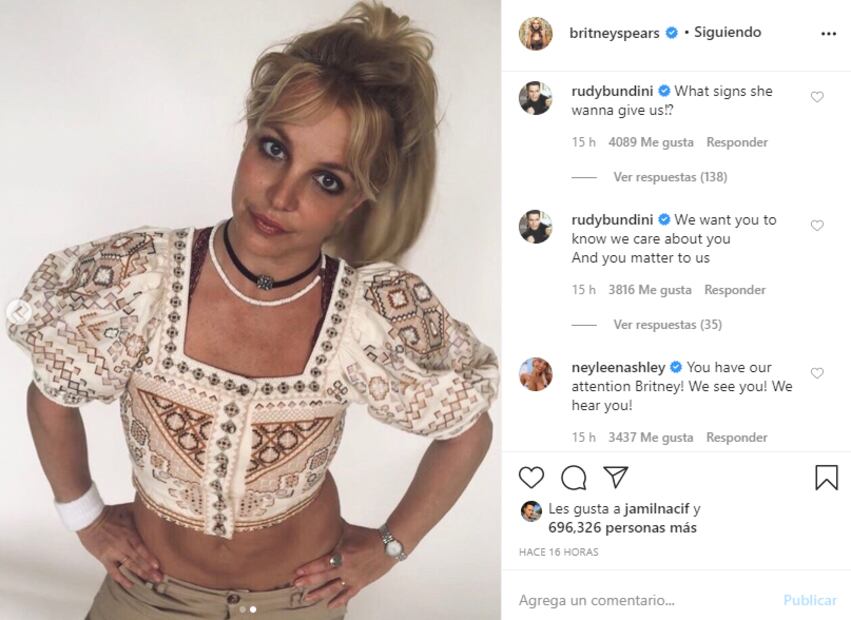 Britney Spears presume 'tatuaje' de cuerpo completo con sexy bikini 
