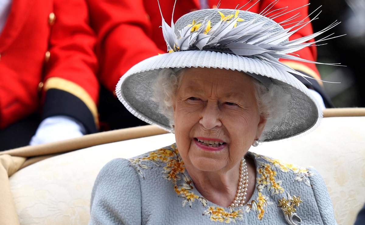 Un asistente le robó a la reina Isabel II y esto fue lo que se llevó
