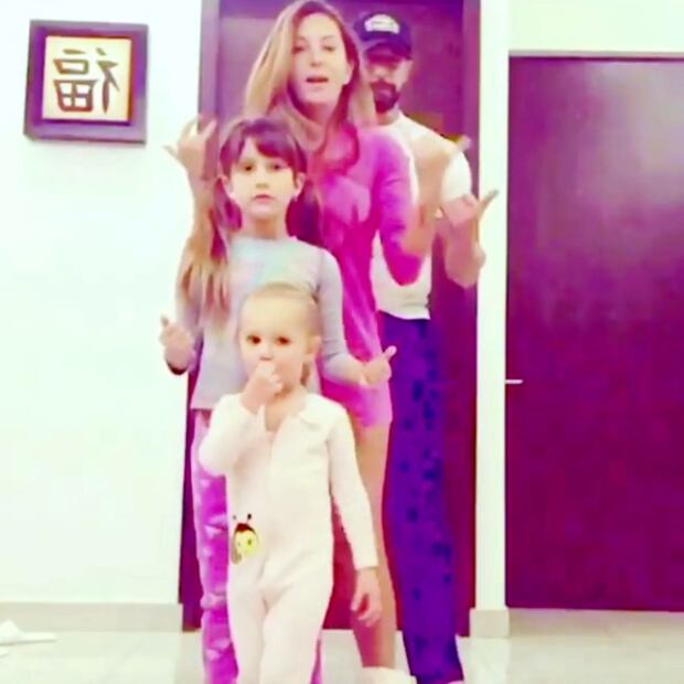 La coreografía familiar de Geraldine Bazán y Gabriel Soto 