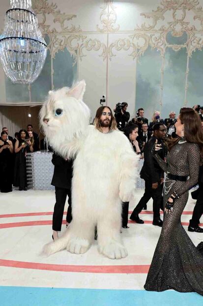 Jared Leto llega de 'Choupette' a la fiesta del Met Gala 2023