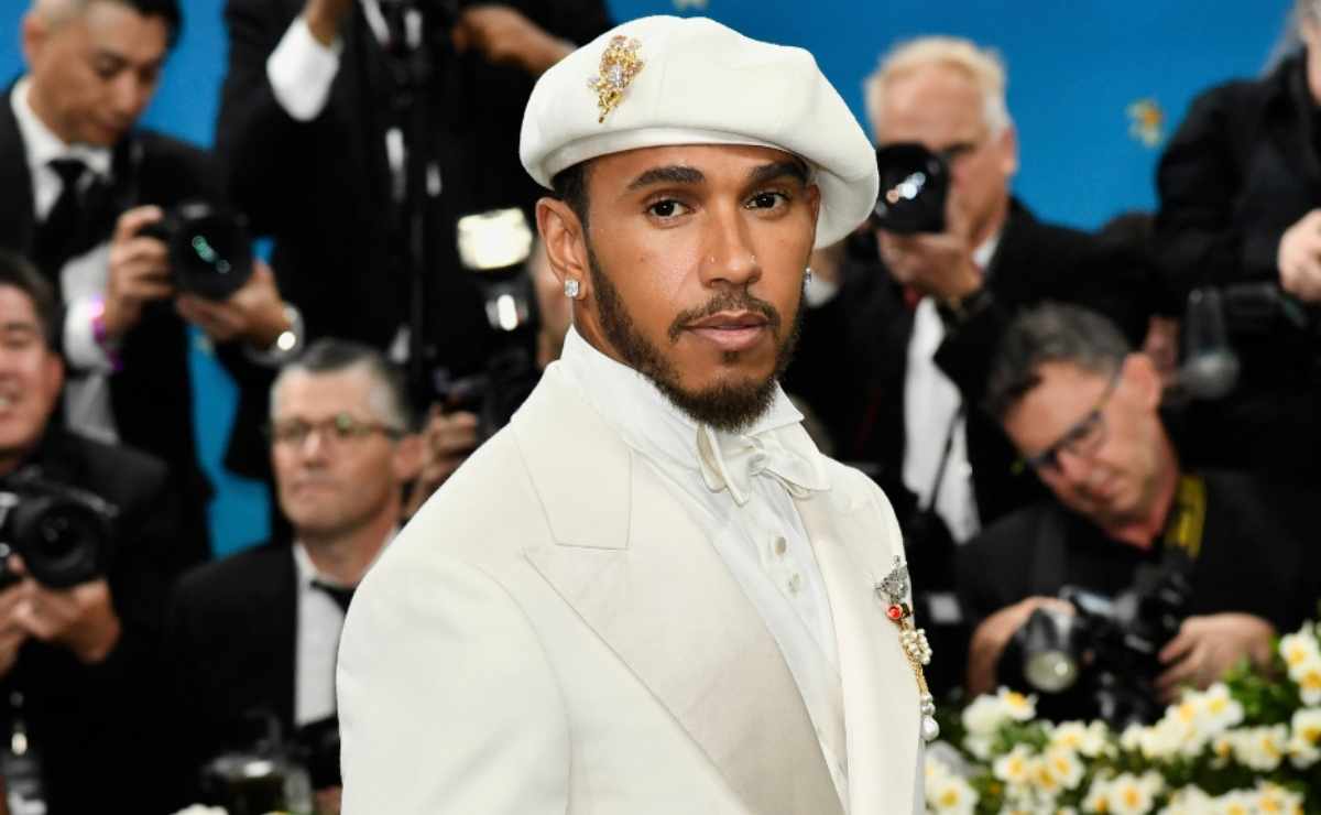Met Gala 2025: Lewis Hamilton impone estilo con un look lleno de significado