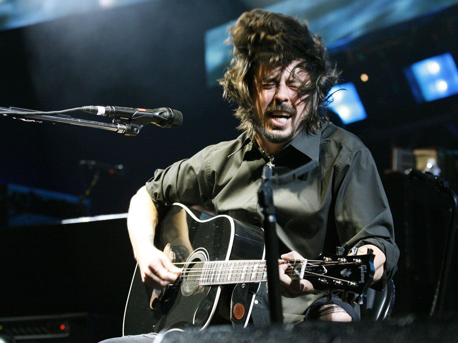 El cantante Dave Grohl se reúne con los miembros de Nirvana junto a su hija Violet Maye Grohl para un evento especial 
