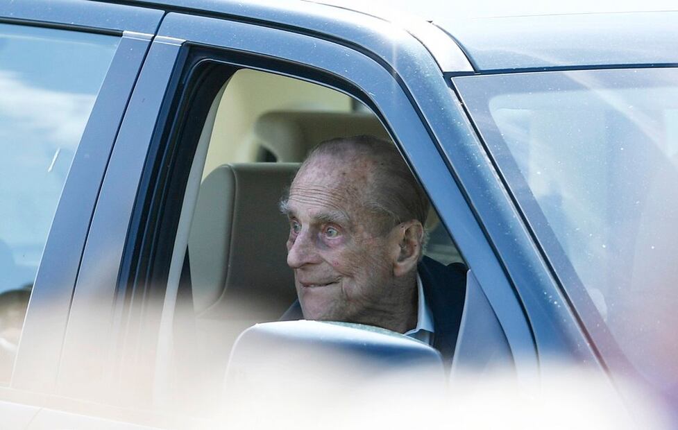 La reina Isabel y el duque de Edimburgo, dos rebeldes al volante 