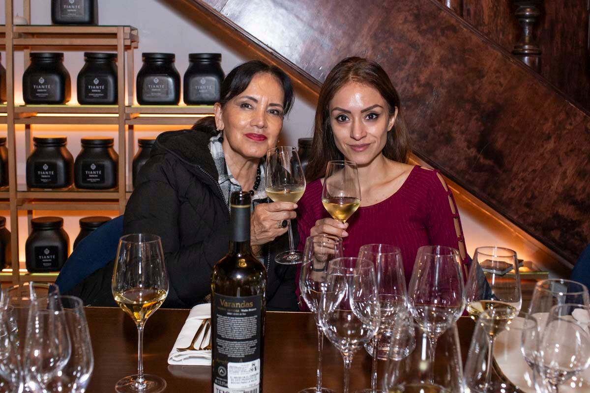 Francisca Puentes y Ceci Olvera. (Foto: Esteban Torreblanca)