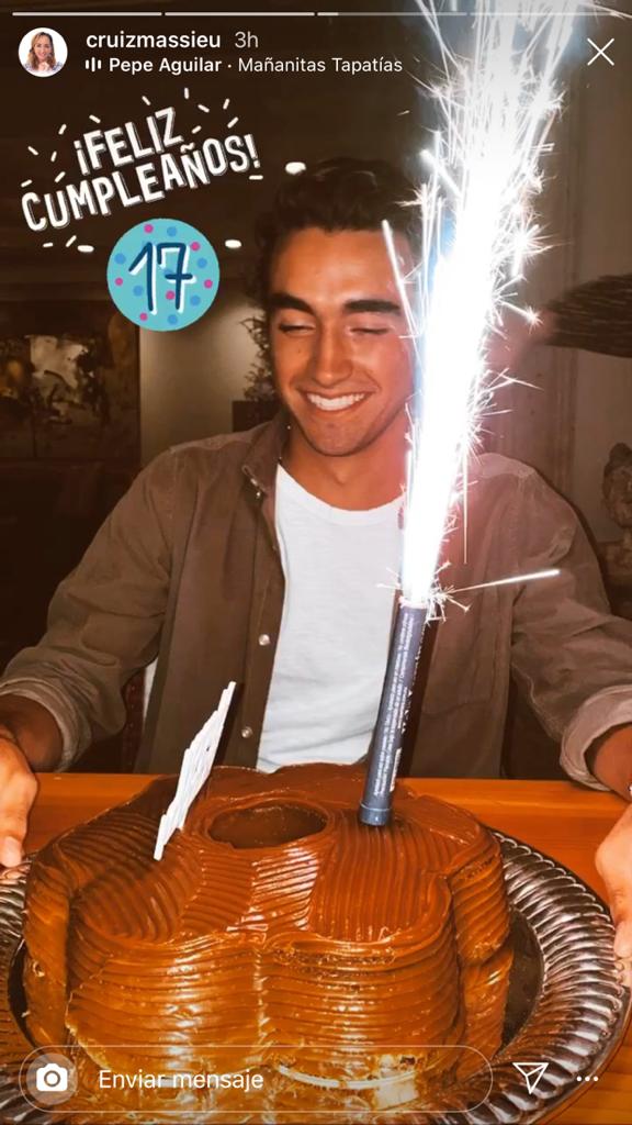 Claudia Ruiz Massieu festeja los 17 años de su guapo hijo José