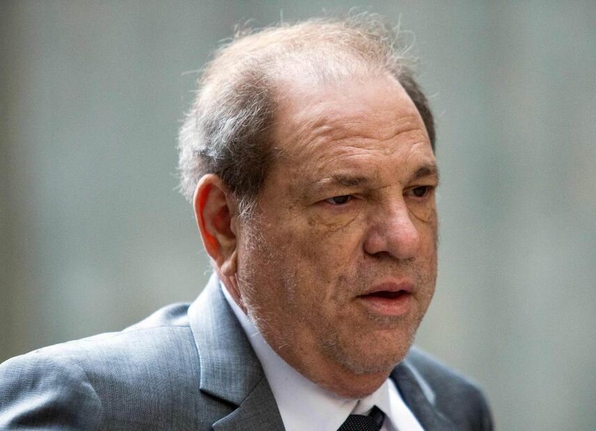 Trasladan a Harvey Weinstein a California, donde enfrenta más cargos de abuso sexual