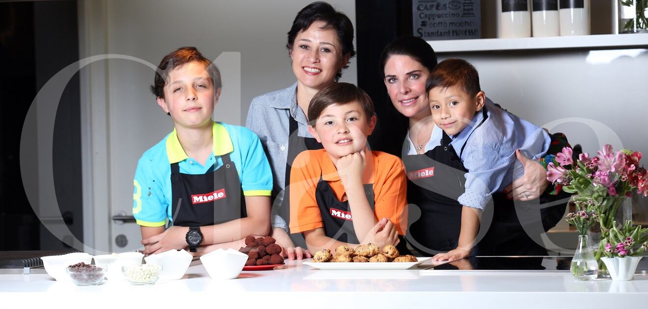 <p>Las chefs&nbsp;Zahie Téllez y Alexandra Rendón cocinaron deliciosos postres con sus hijos.<strong> (Fotos: Alex Saldaña)</strong></p>
