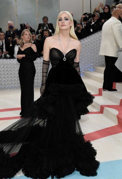 Jessica Chastain es una galaxia en la alfombra roja del Met Gala 2023 con un Gucci