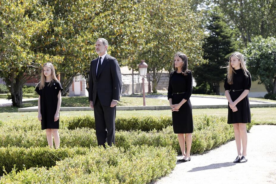 Las veces que la reina Letizia le prestó ropa a sus hijas 