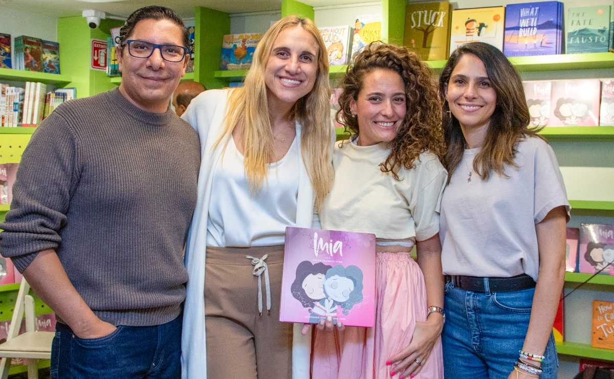 Laura Jauregui junto a Alejandro Pacheco, Mich Aziz, y Natasha José / Foto: Angélica Chema.