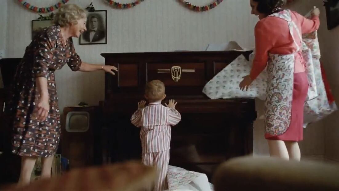 Te prometemos que llorarás: mira el video navideño de Elton John