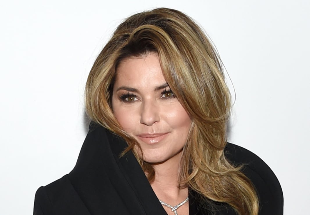 Shania Twain, sobre posar topless y la menopausia, "abrazo mi cuerpo a medida que cambia"