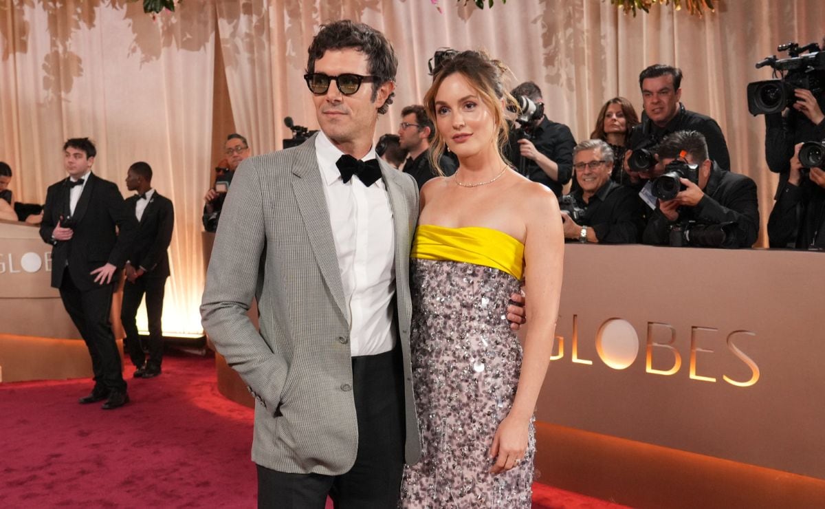 Adam Brody y Leighton Meester en los Golden Globes 2026 / Foto: AP