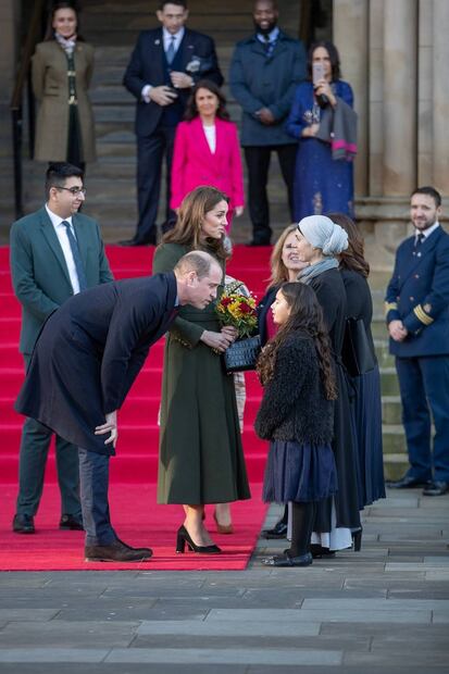 Kate Middleton y el príncipe William reaparecen sonrientes tras escándalo de Meghan y Harry