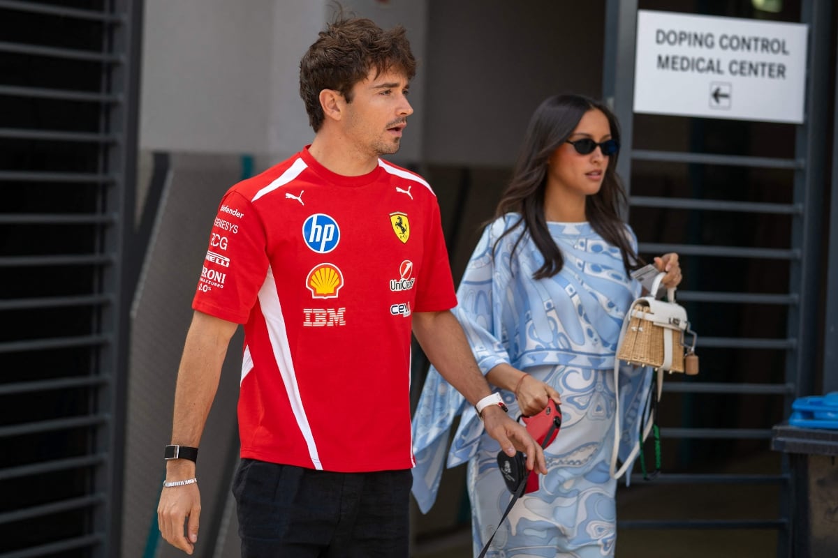 Charles Leclerc y su esposa Alexandra Leclerc. (Foto: AFP)