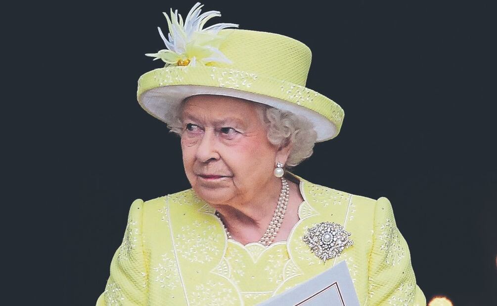 Un asistente le robó a la reina Isabel II y esto fue lo que se llevó