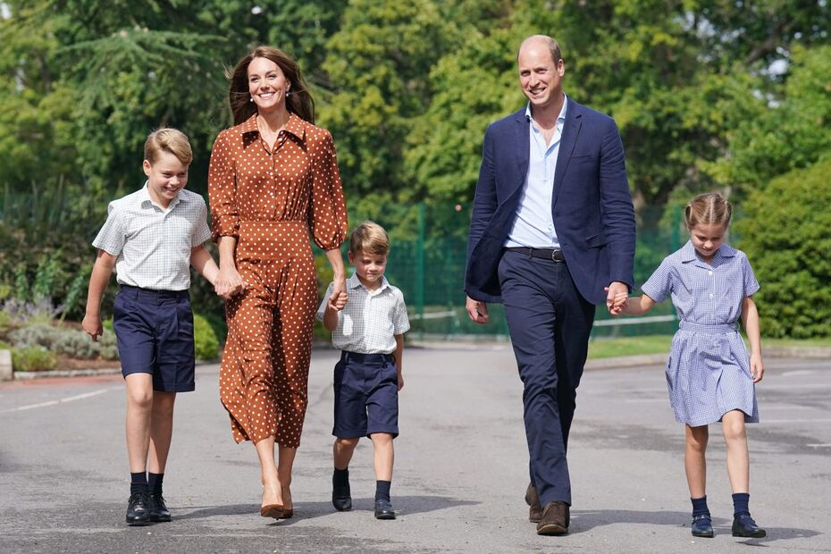 Carlos III y el príncipe William no podrán viajar juntos por esta razón