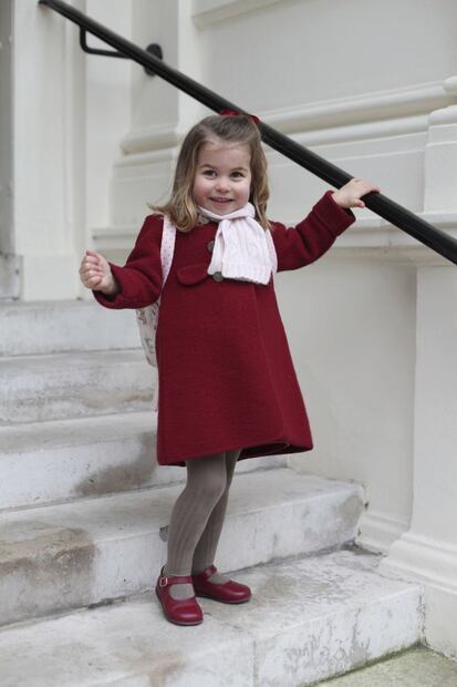 FOTOS: La princesa Charlotte, feliz en su primer día de clases