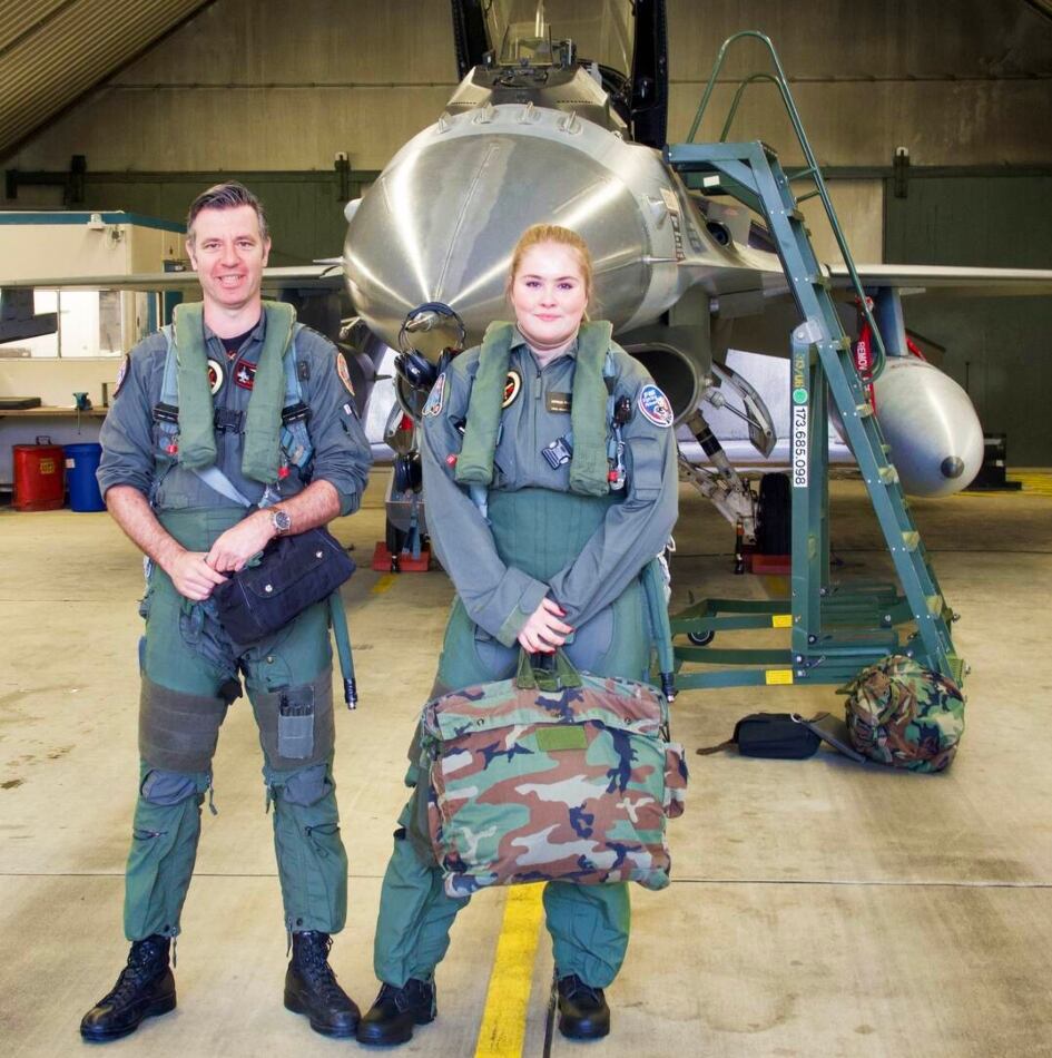 Entre tanques y submarinos, la princesa Catalina Amalia de Holanda es presentada al ejército