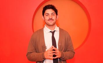 Tony Mils, entre música, emoción y familia, celebra el estreno de su primer disco