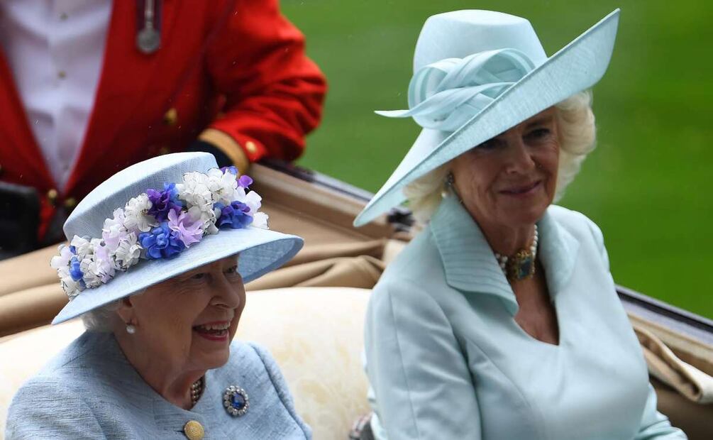 Isabel II pide que Camila sea reina consorte cuando Carlos sea rey