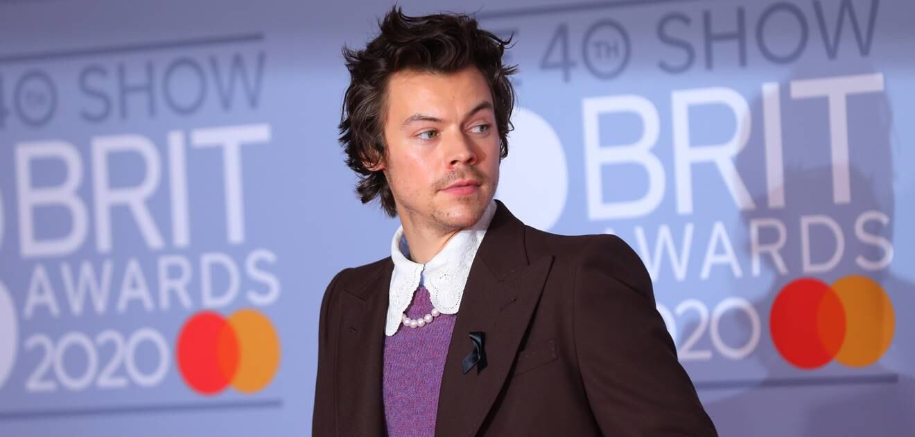 Harry Styles acude a los Brit Awards 2020 y rinde homenaje a su ex Caroline Flack