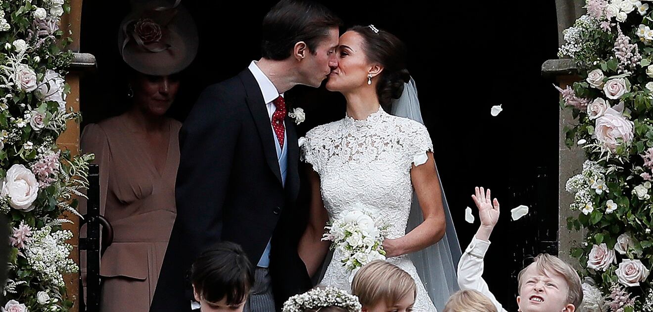 <p>La boda de sociedad del año ha Pippa Middleton contrae matrimonio con James Matthews delante de la realeza, la familia y los amigos.<strong> (Fotos: AP, AFP, EFE)</strong></p>
