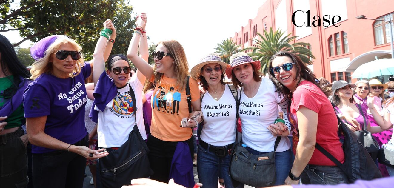 Adela Micha, Mónica Garza y Susana Zabaleta en la marcha del Día Internacional de la Mujer 