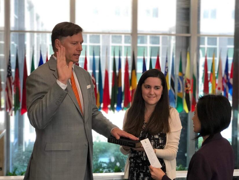 Christopher Landau, embajador de EU en México, disfrutó vista al mercado de Jamaica