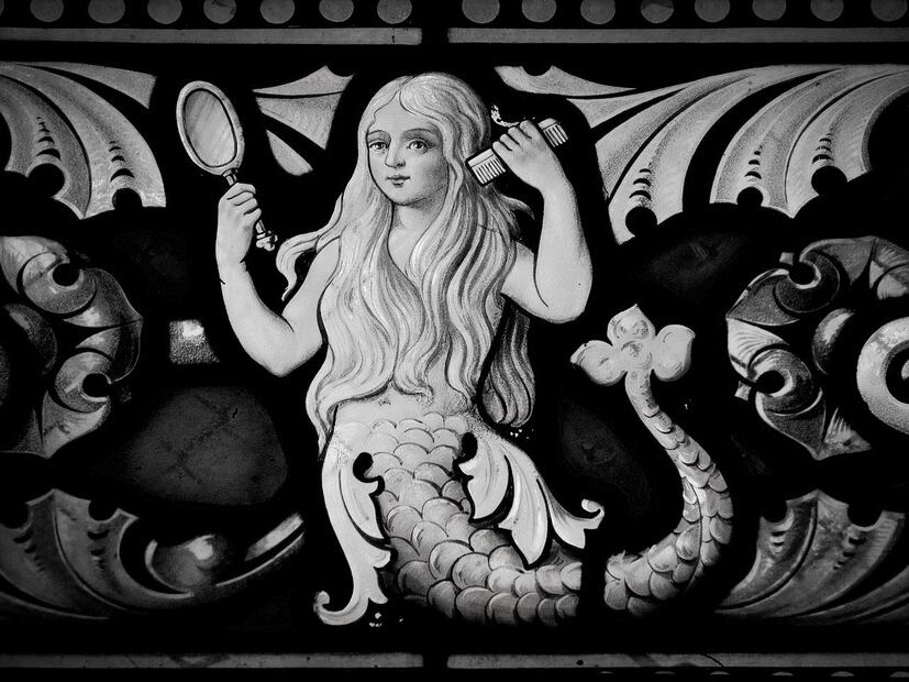 La familia real británica y su relación con Melusina, la sirena que te inspira a beber café 
