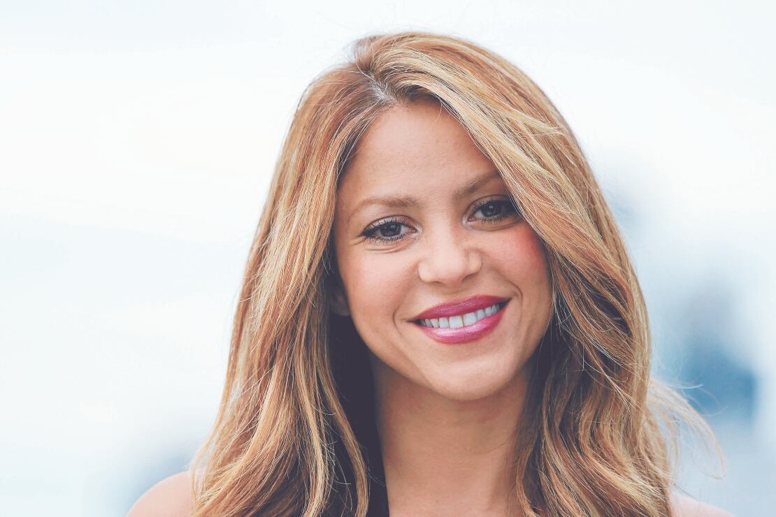Shakira molesta con Piqué por besarse en público con su nueva novia