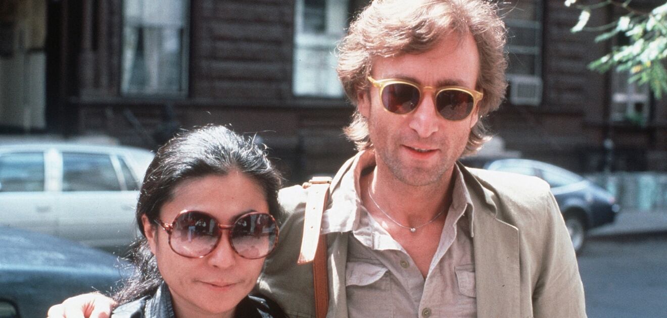 50 años desde que estuvieron Yoko Ono y John Lennon en pijamas
