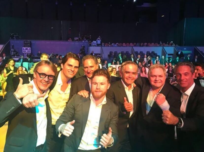 Gran convocatoria en la fiesta de Carlos Bremer, donde cantó Luis Miguel