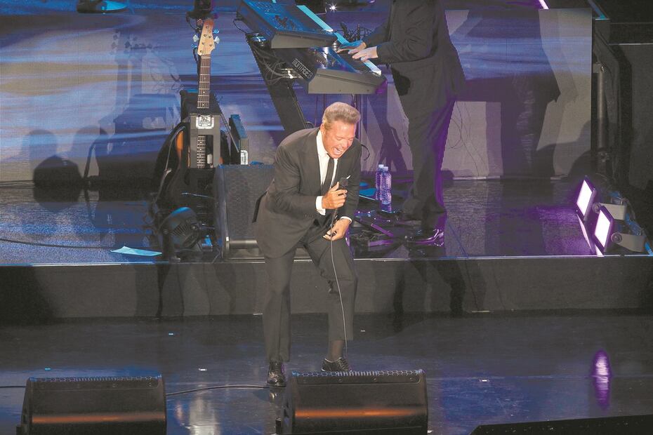 Luis Miguel se muestra muy cariñoso con una fan