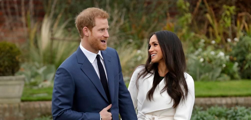 Meghan Markle y el príncipe Harry dan marcha atrás: los captan cenando en barato bar inglés 