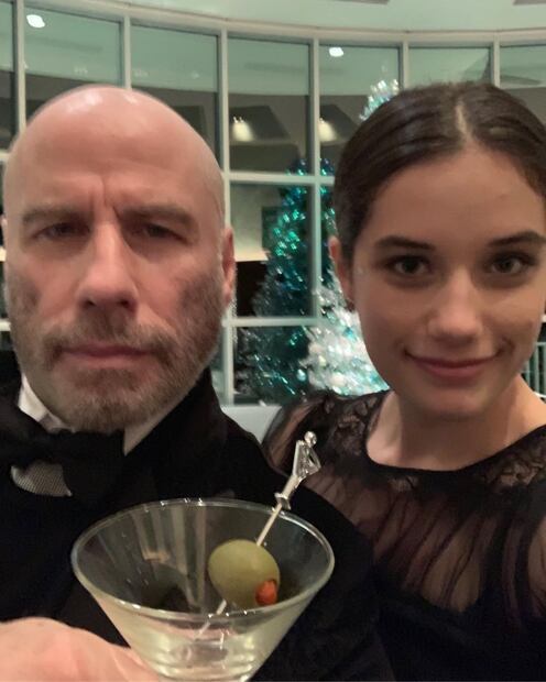 John Travolta causa furor en la web por su nuevo look