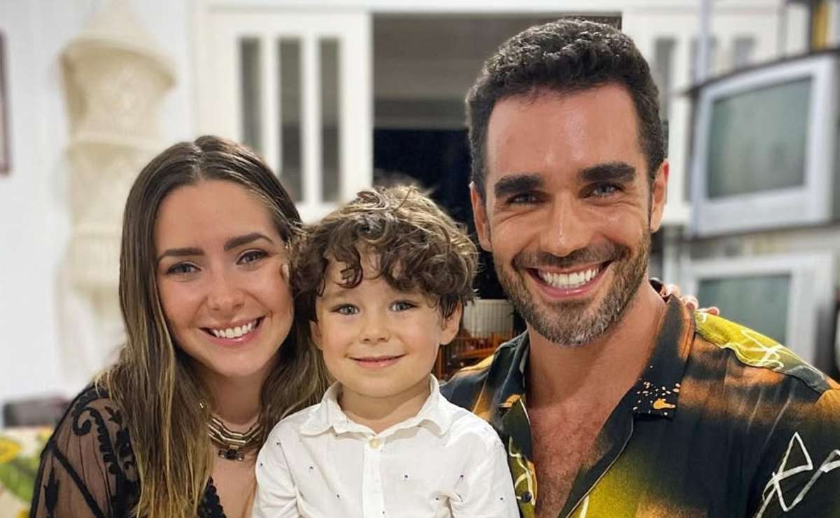 Ariadne Díaz y Marcus Ornellas junto a su hijo Diego / Foto: Instagram @ariadne