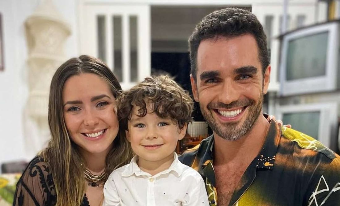 Ariadne Díaz y Marcus Ornellas junto a su hijo Diego / Foto: Instagram @ariadne