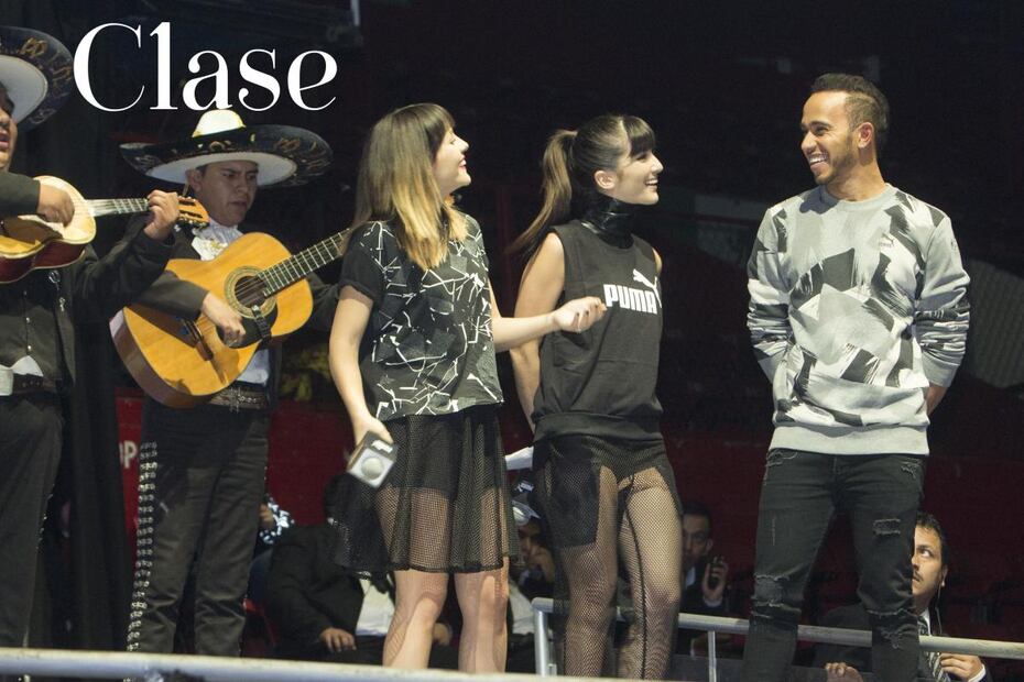 Lewis Hamilton llega a México y se sube al ring