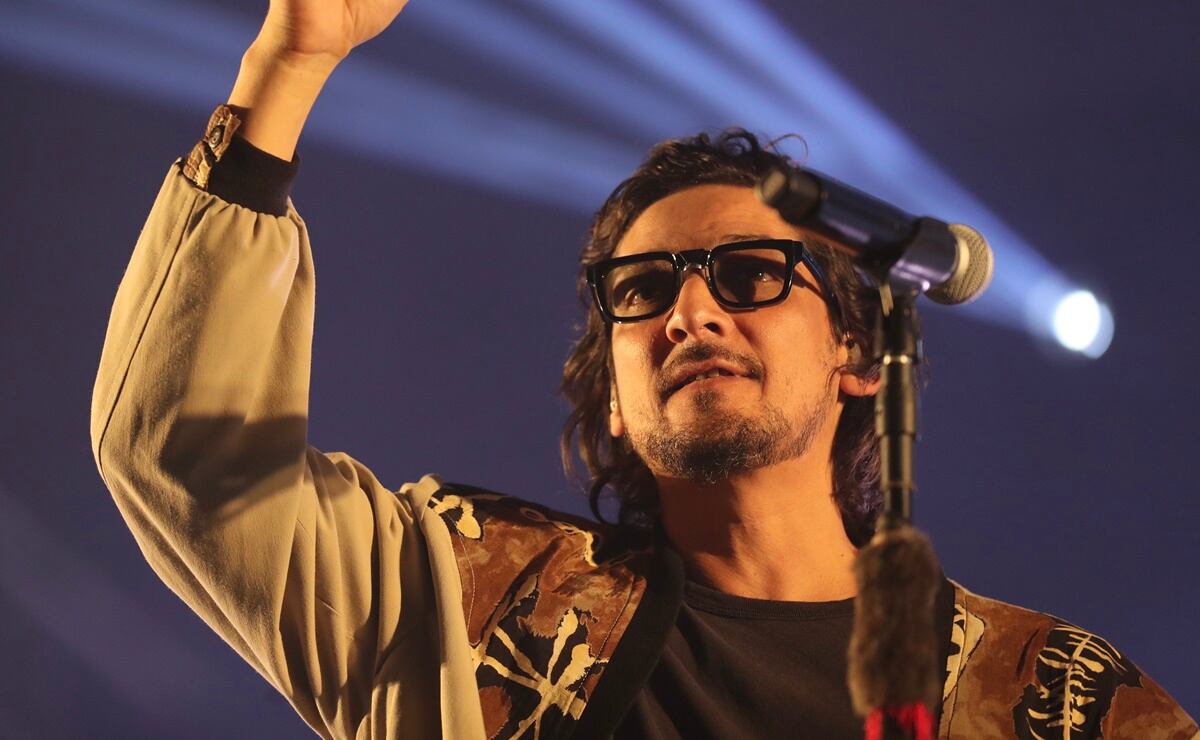 Twitter elimina cuenta de León Larregui por tuit sobre vacuna contra el Covid-19