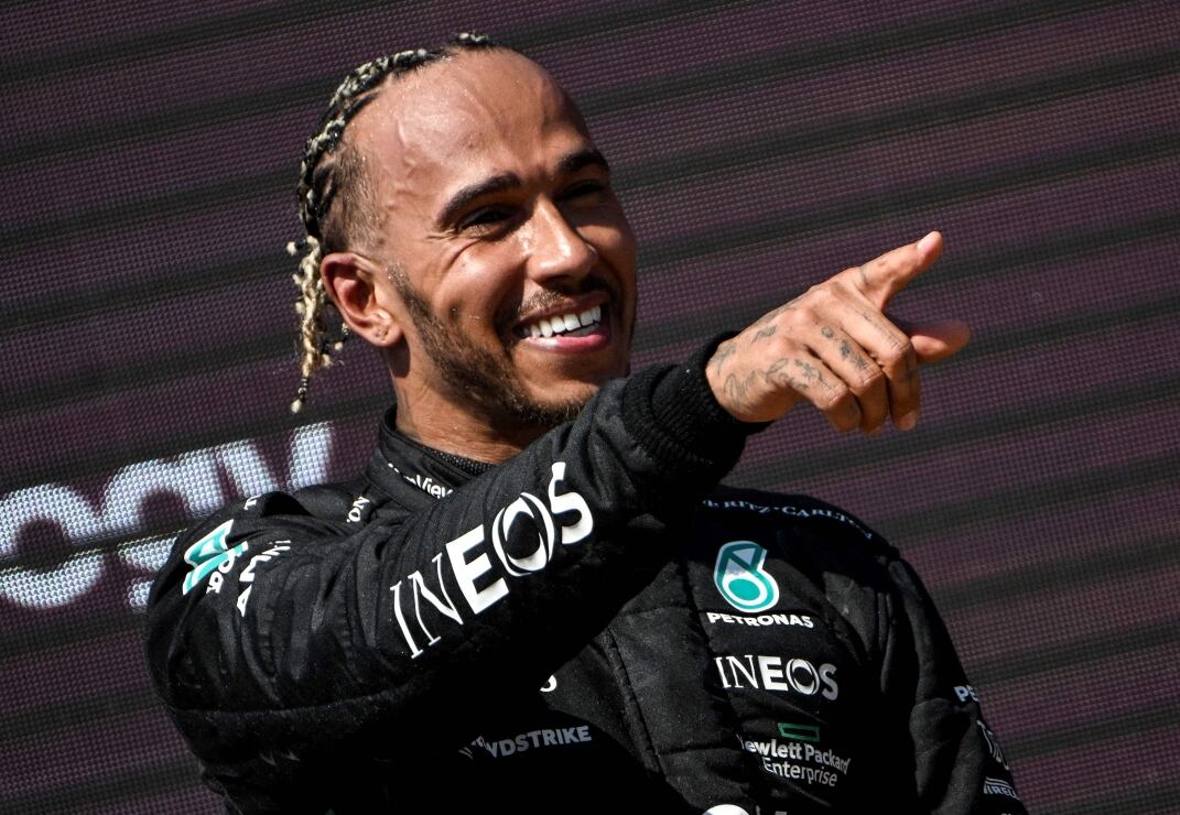 Lewis Hamilton y su look totalmente rosa por la tendencia barbiecore
