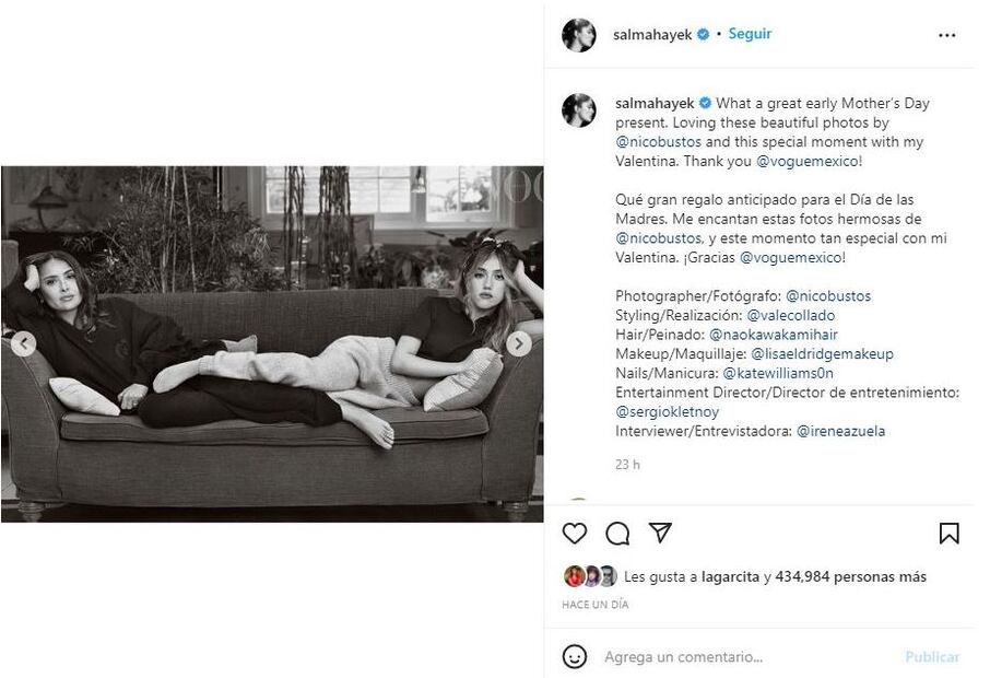 Salma Hayek revela que trae en su bolso chile en polvo y palo santo