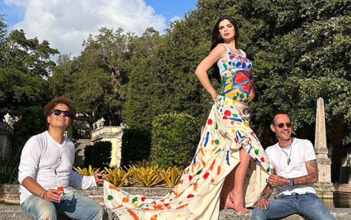 Nadia Ferreira, esposa de Marc Anthony, pinta su baby bump con ayuda del artista Romero Britto