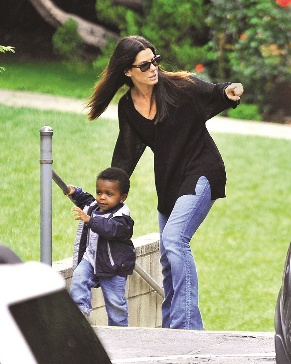 Famosas que prefieren adoptar a ser mamás