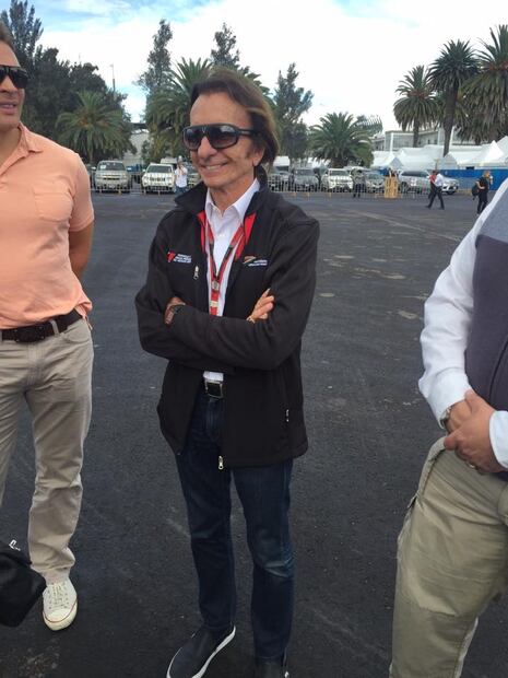 Juan Carlos de Borbón y Bernie Ecclestone en el primer día de Fórmula 1 