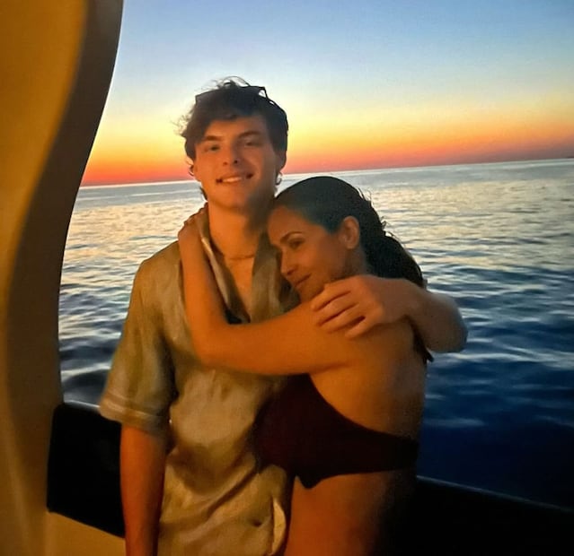 Salma Hayek con Augustin James, hijo de François-Henri Pinault y Linda Evangelista / Foto: Instagram