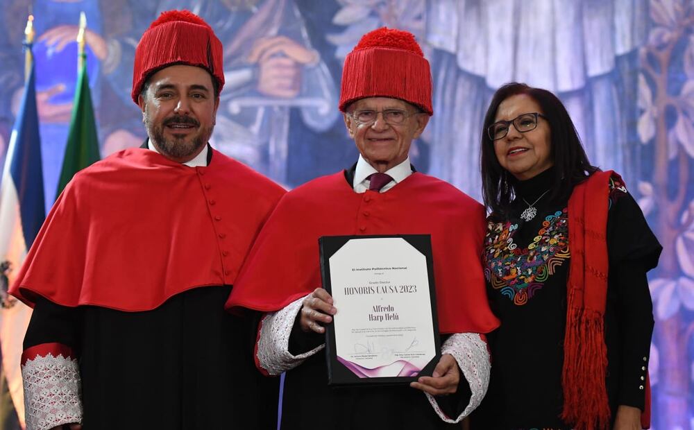 El empresario Alfredo Harp Helú con Letizia Ramírez y Arturo Reyes / Foto: Enrique Gutiérrez