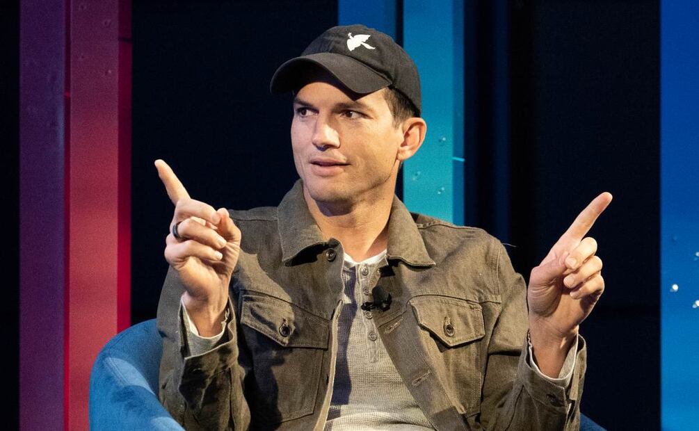 Ashton Kutcher devuelve su pasaje de Virgin Galactic para viajar al espacio