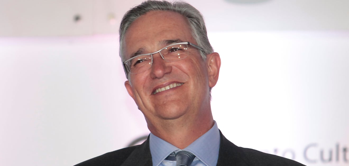 Él es Ricardo Salinas Pliego, el tercer hombre más rico de México