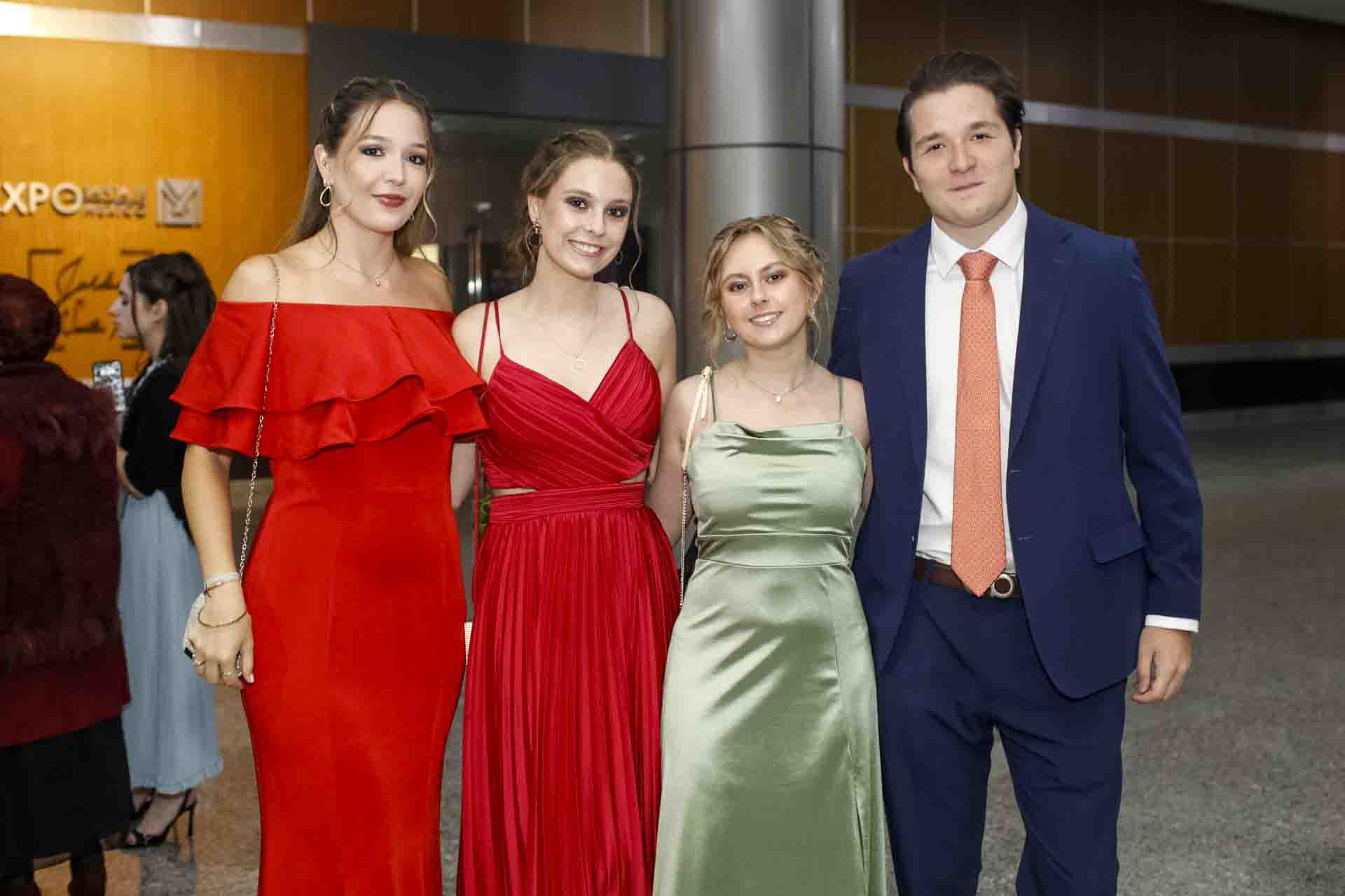 Marisol García, Isabel Lorenzo, Lucía Lorenzo y Rodrigo García. (Foto: Esteban Torreblanca)
